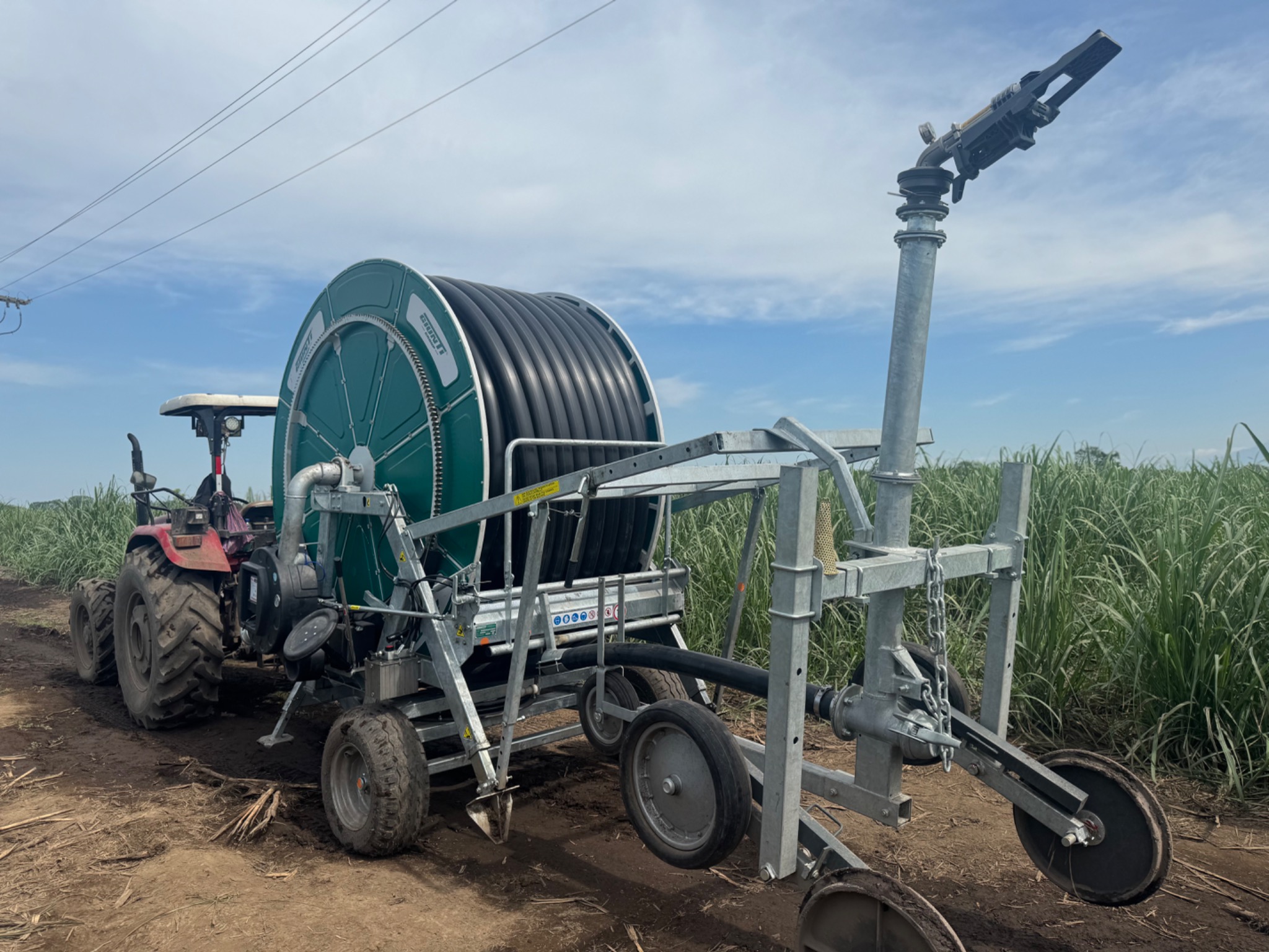 Carrete autopropulsado remolcado por tractor